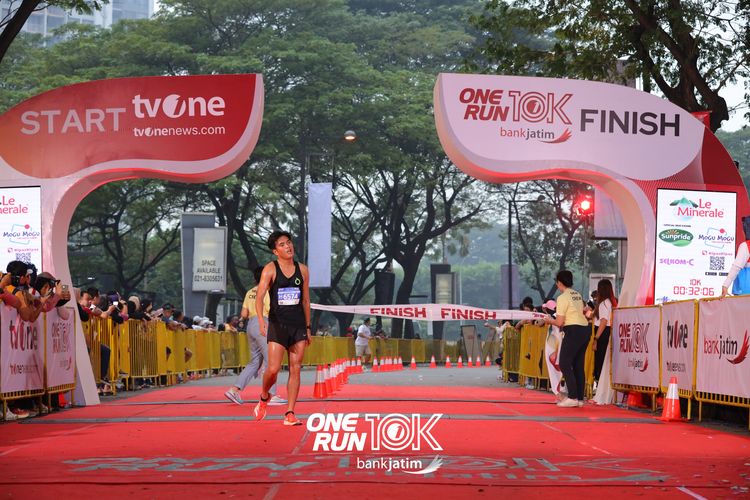 Race photo from ONE RUN 10 K
