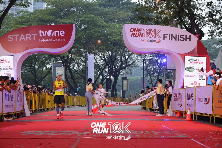 Race photo from ONE RUN 10 K