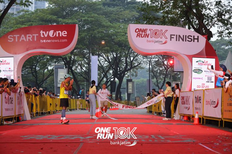 Race photo from ONE RUN 10 K