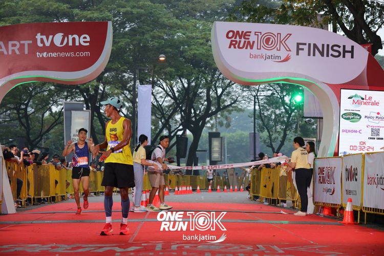 Race photo from ONE RUN 10 K