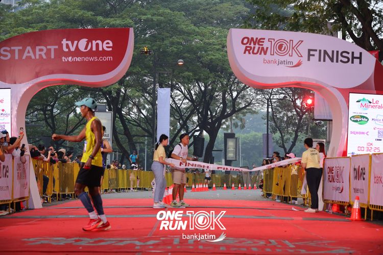 Race photo from ONE RUN 10 K