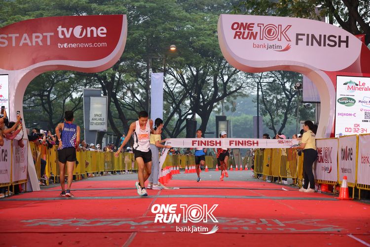 Race photo from ONE RUN 10 K