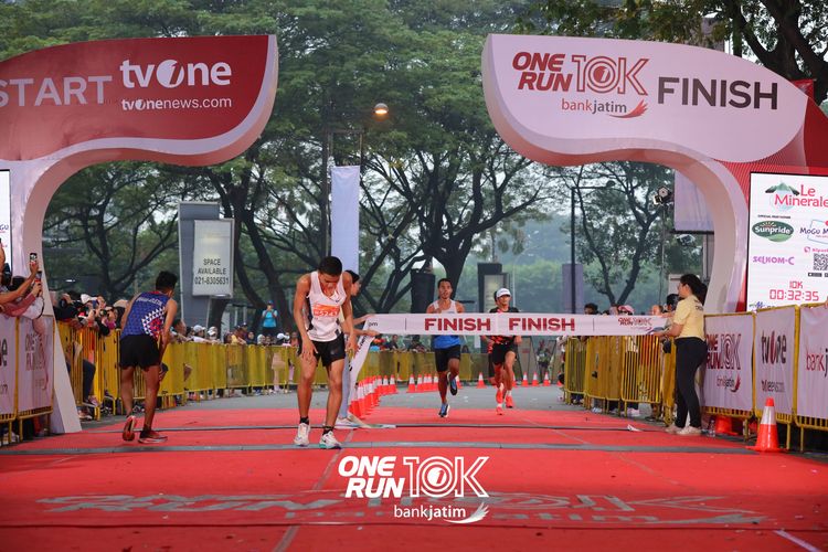 Race photo from ONE RUN 10 K