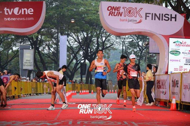 Race photo from ONE RUN 10 K