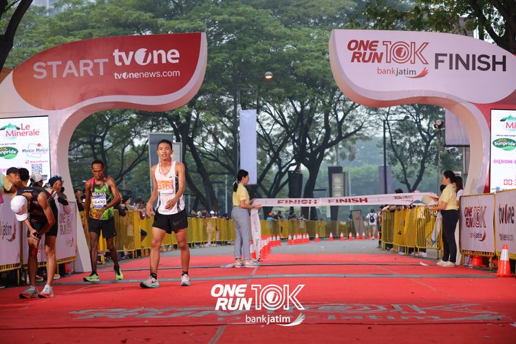 Race photo from ONE RUN 10 K