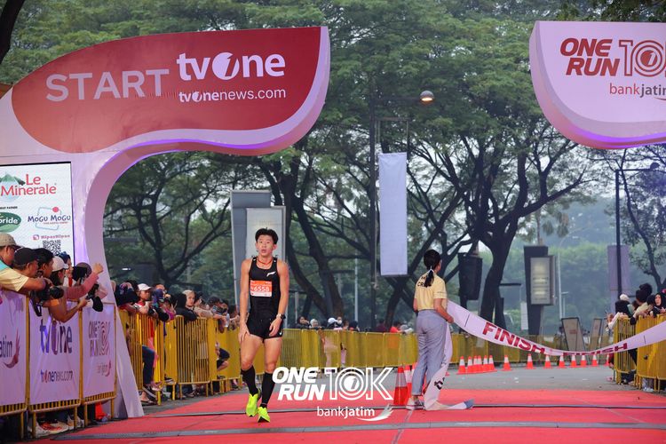 Race photo from ONE RUN 10 K