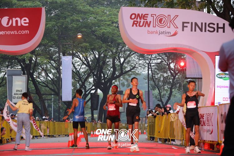 Race photo from ONE RUN 10 K