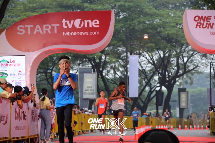 Race photo from ONE RUN 10 K