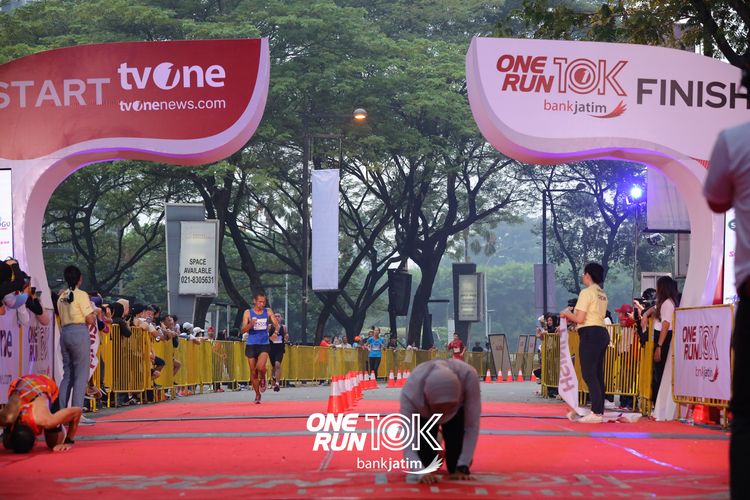Race photo from ONE RUN 10 K