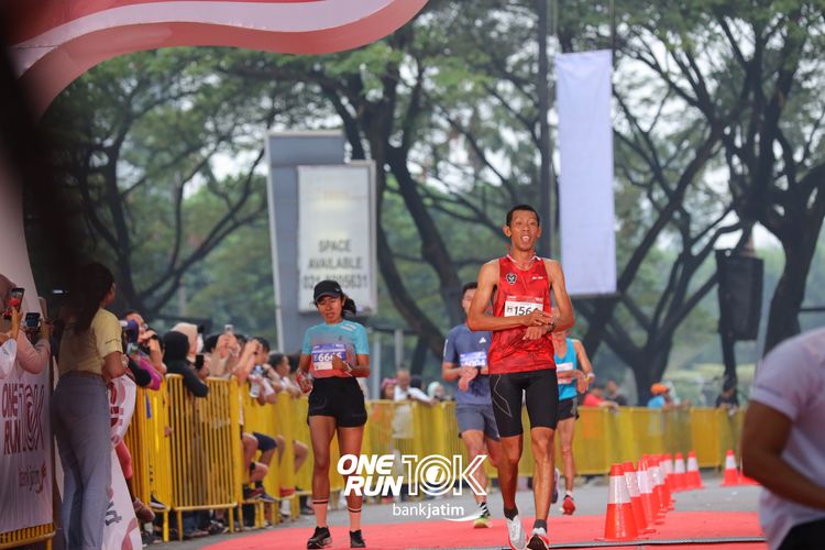 Race photo from ONE RUN 10 K