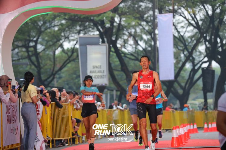 Race photo from ONE RUN 10 K