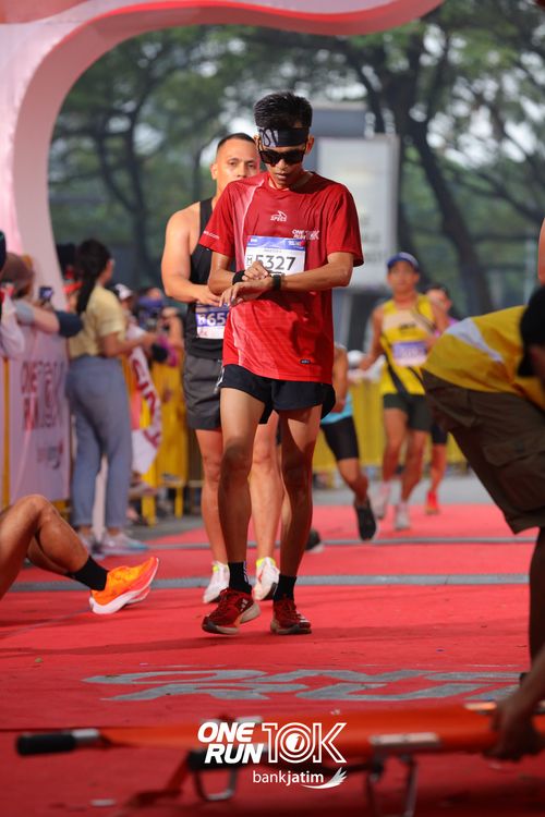 Race photo from ONE RUN 10 K