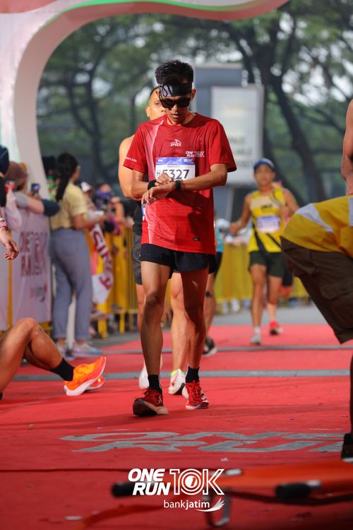 Race photo from ONE RUN 10 K