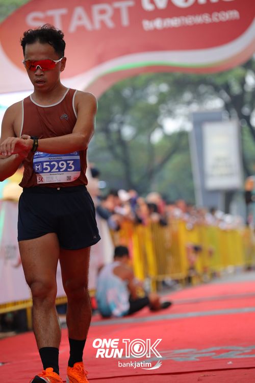 Race photo from ONE RUN 10 K