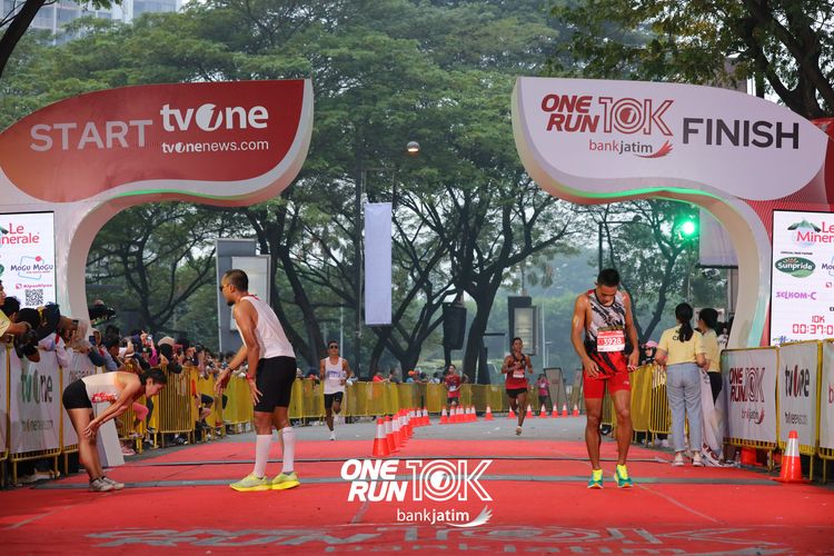 Race photo from ONE RUN 10 K
