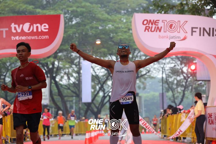 Race photo from ONE RUN 10 K