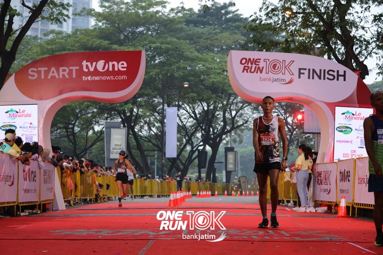 Race photo from ONE RUN 10 K