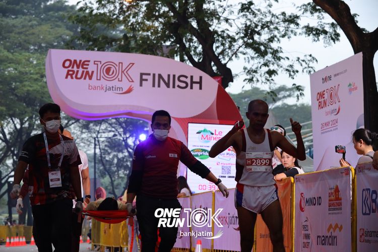 Race photo from ONE RUN 10 K