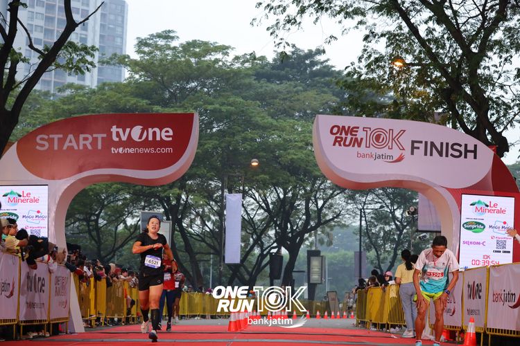 Race photo from ONE RUN 10 K