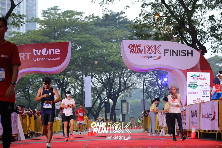 Race photo from ONE RUN 10 K