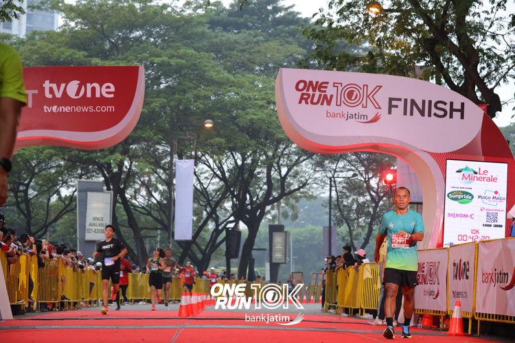 Race photo from ONE RUN 10 K