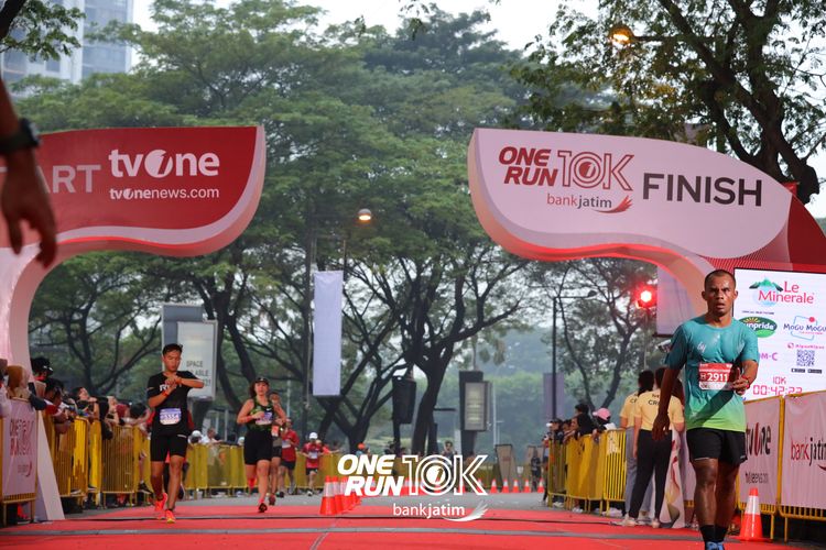 Race photo from ONE RUN 10 K