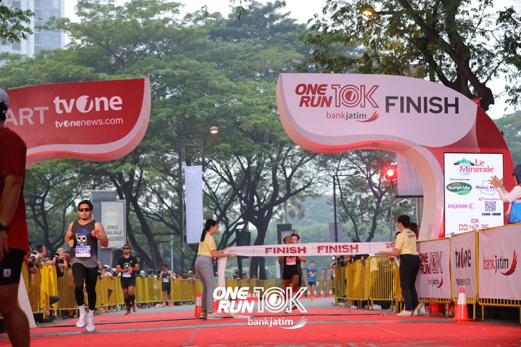 Race photo from ONE RUN 10 K