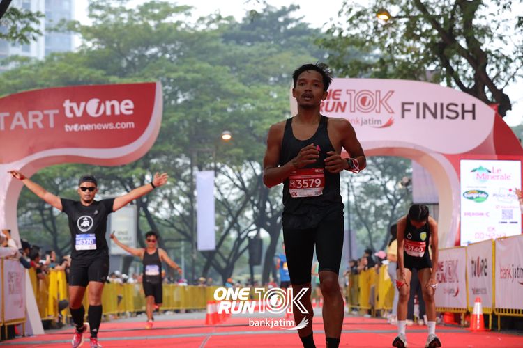 Race photo from ONE RUN 10 K
