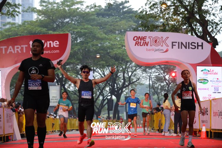 Race photo from ONE RUN 10 K