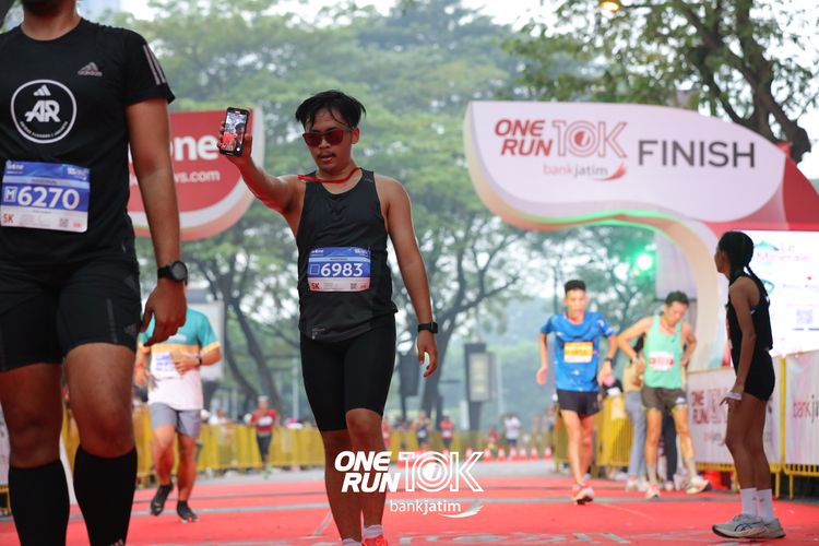 Race photo from ONE RUN 10 K