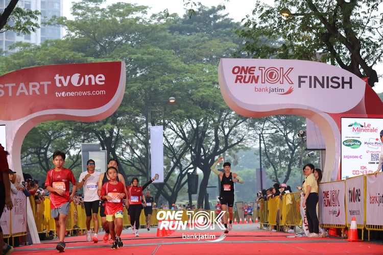 Race photo from ONE RUN 10 K
