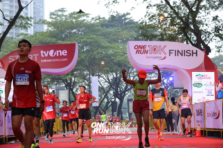 Race photo from ONE RUN 10 K