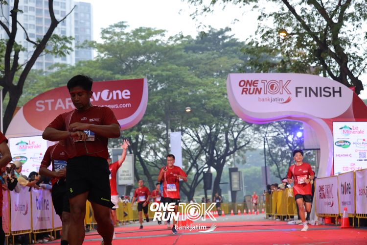 Race photo from ONE RUN 10 K