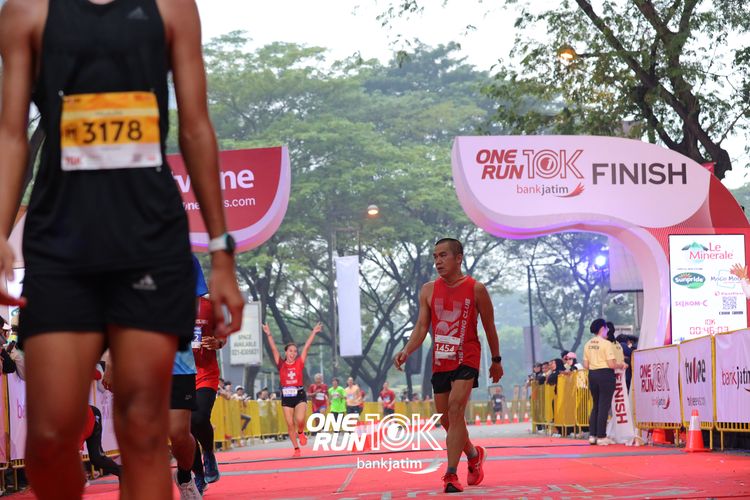 Race photo from ONE RUN 10 K