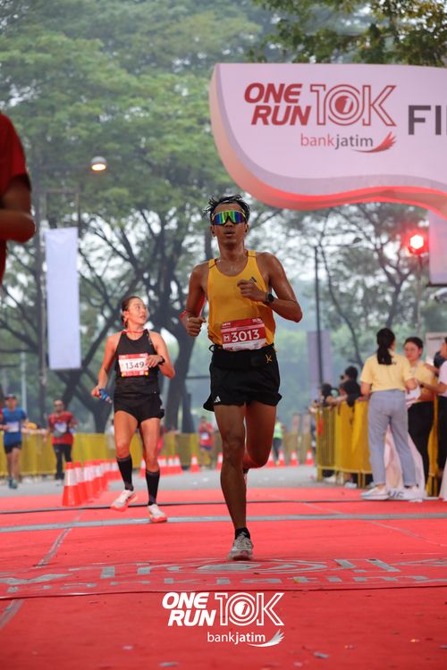 Race photo from ONE RUN 10 K