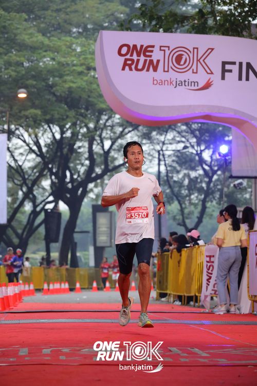 Race photo from ONE RUN 10 K