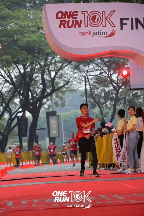 Race photo from ONE RUN 10 K