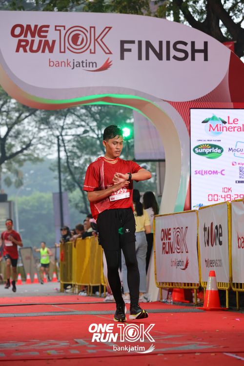 Race photo from ONE RUN 10 K