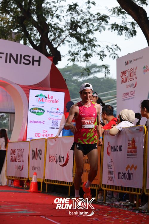 Race photo from ONE RUN 10 K