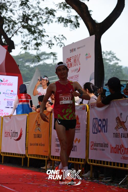 Race photo from ONE RUN 10 K