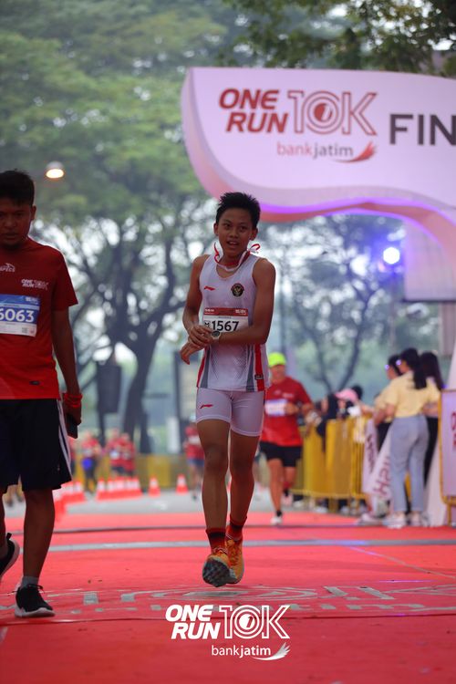 Race photo from ONE RUN 10 K