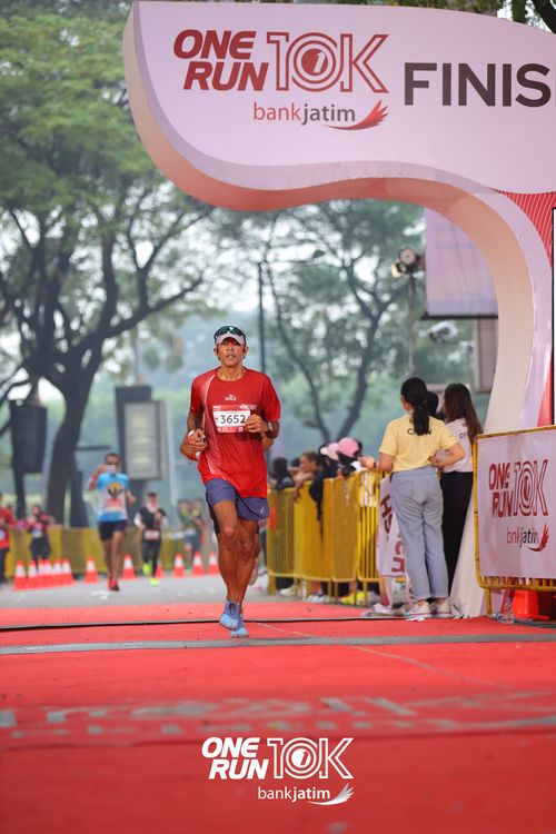 Race photo from ONE RUN 10 K