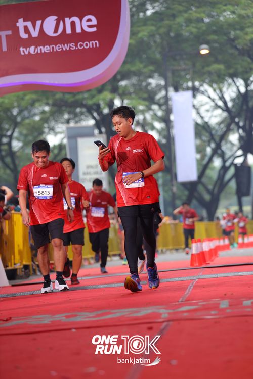 Race photo from ONE RUN 10 K