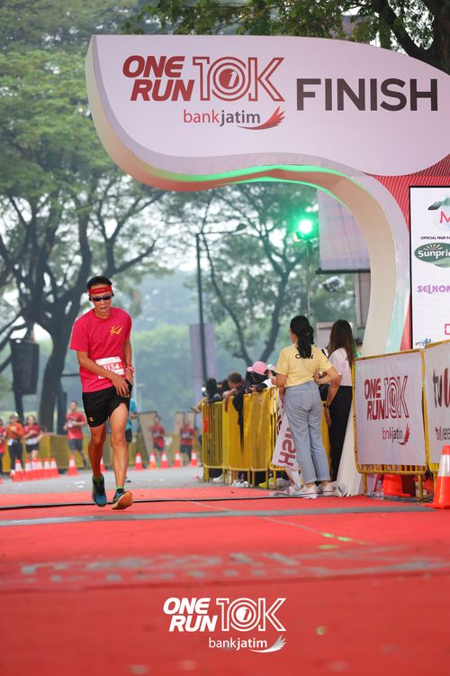 Race photo from ONE RUN 10 K