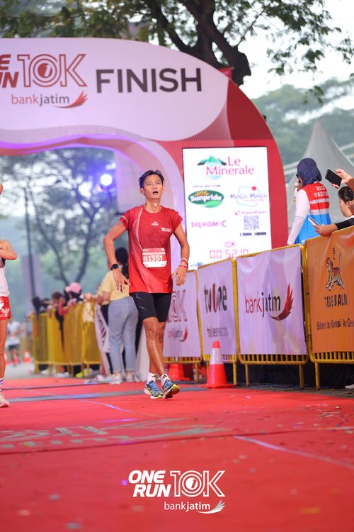 Race photo from ONE RUN 10 K