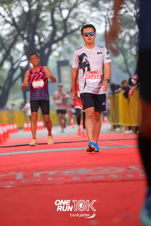 Race photo from ONE RUN 10 K