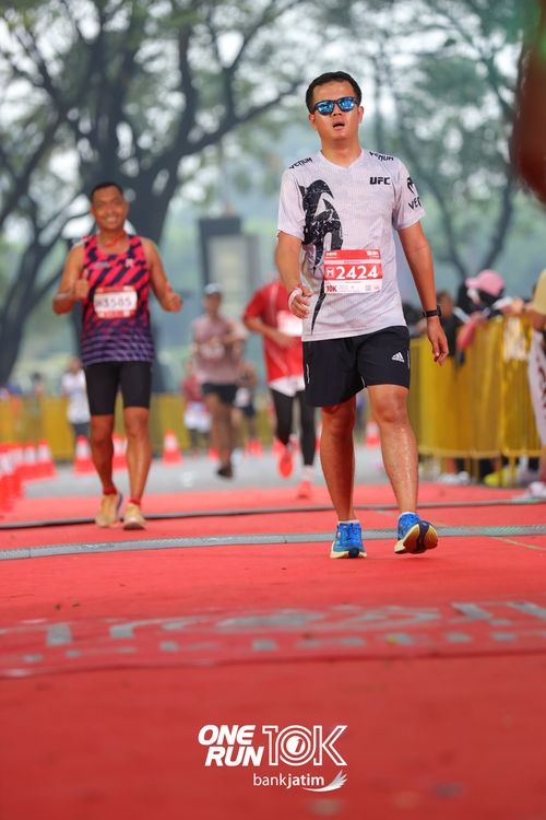 Race photo from ONE RUN 10 K