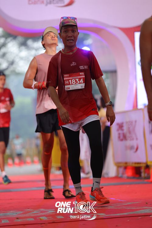 Race photo from ONE RUN 10 K