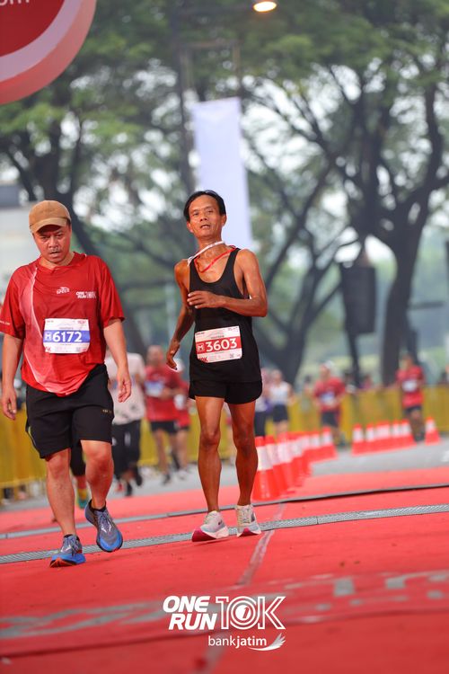 Race photo from ONE RUN 10 K