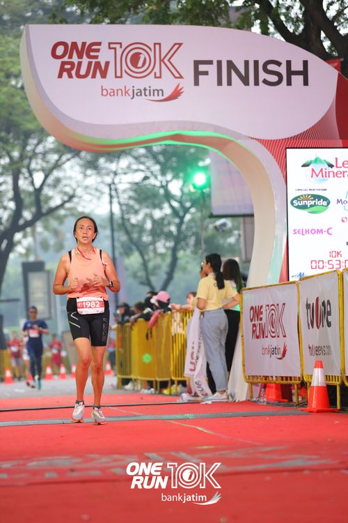 Race photo from ONE RUN 10 K